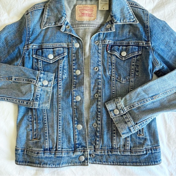 Vintage Levi’s Denim Jacket - Picture 2 of 6